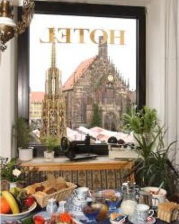 Tiptop Hotel Am Schoenen Brunnen Nuremberg Restoran foto